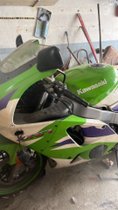 Biete: Kawasaki ZX 600 F - guter Zustand - 350.000km - grün